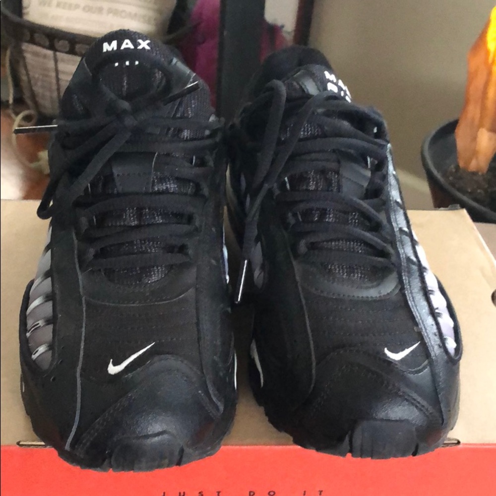 Men’s Nike gym shoes..... box not included!